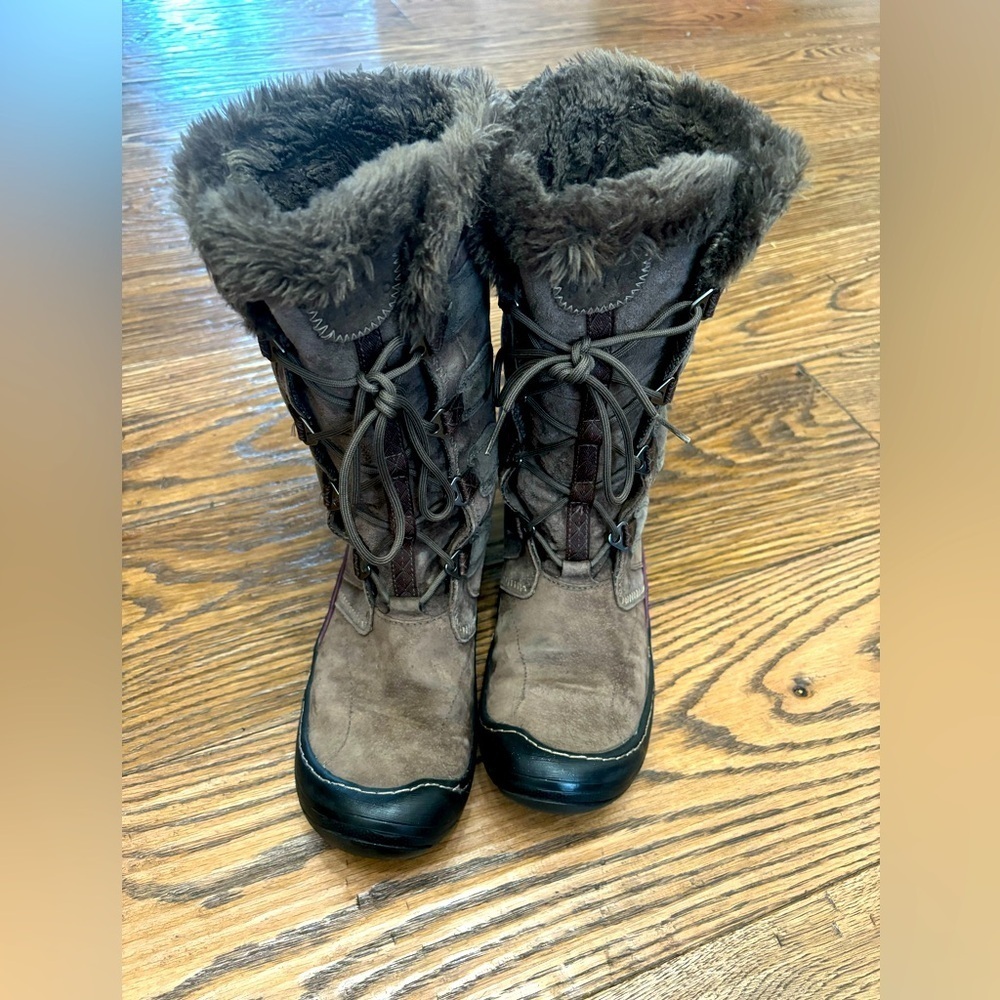 Clark’s Privo waterproof Eskimo boots. 8.5 - Picture 2 of 9